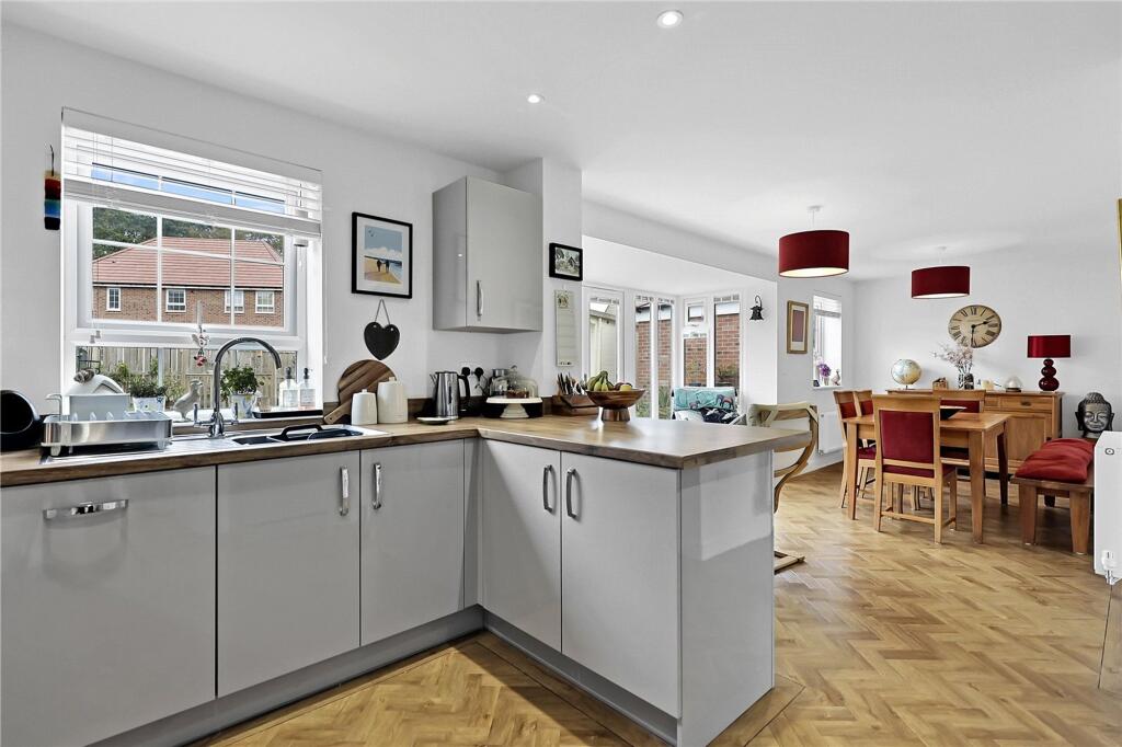 House in Stockton-on-Tees, Nunthorpe - More