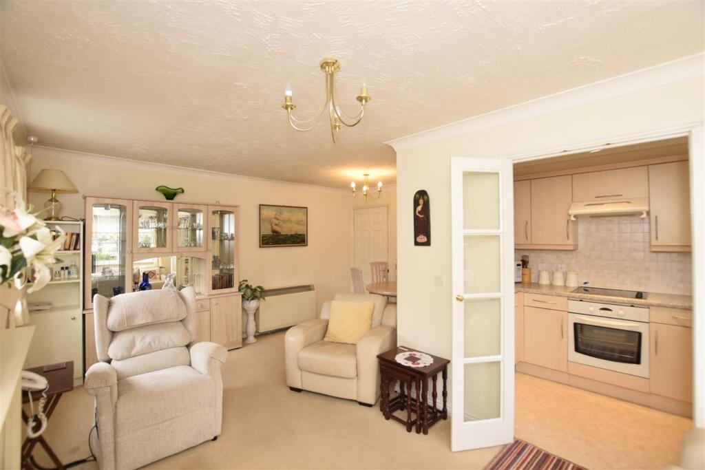 Padfield Court, Forty Avenue, Wembley photo 3