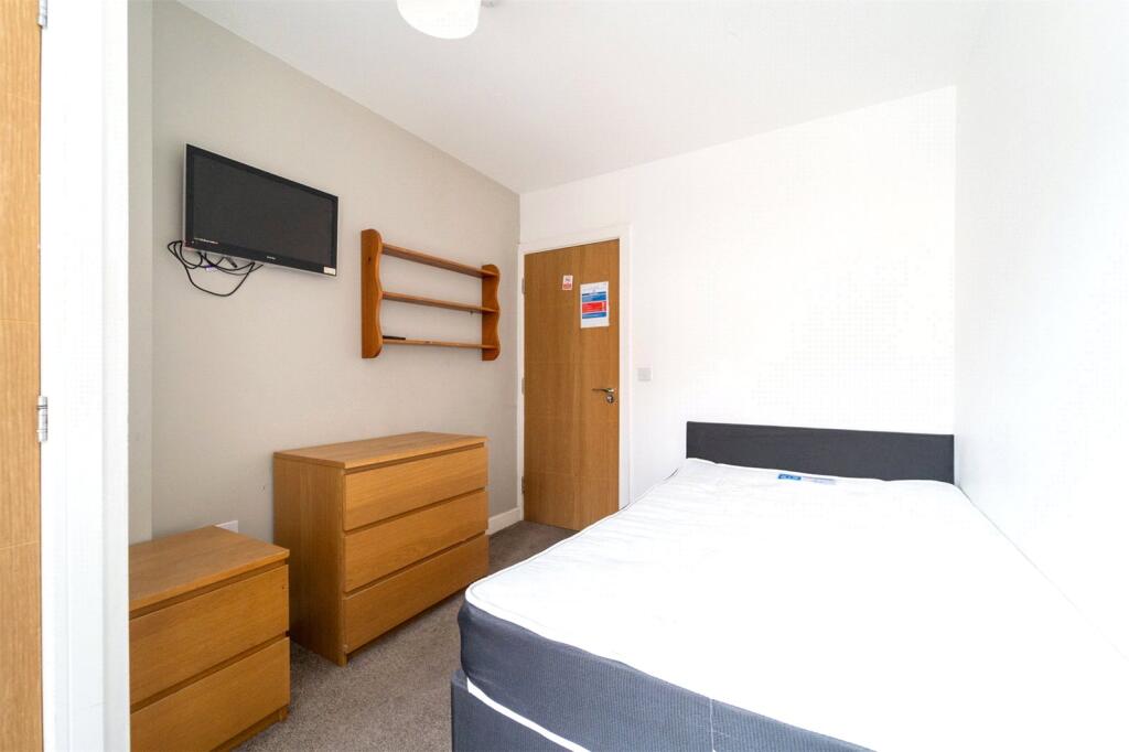 6 bedroom house for rent