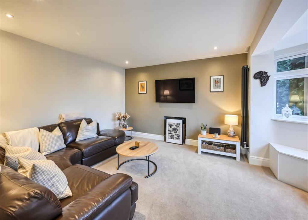 12 Rudge Road, Pattingham, Wolverhampton, WV6 7BT photo 2