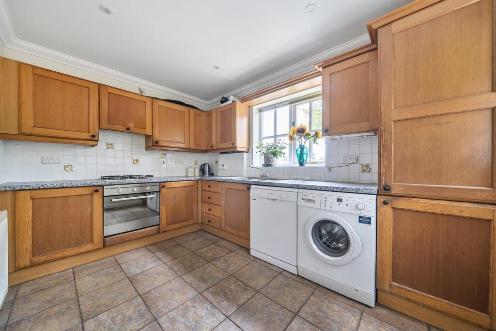 House in Waverley, Haslemere - View 3