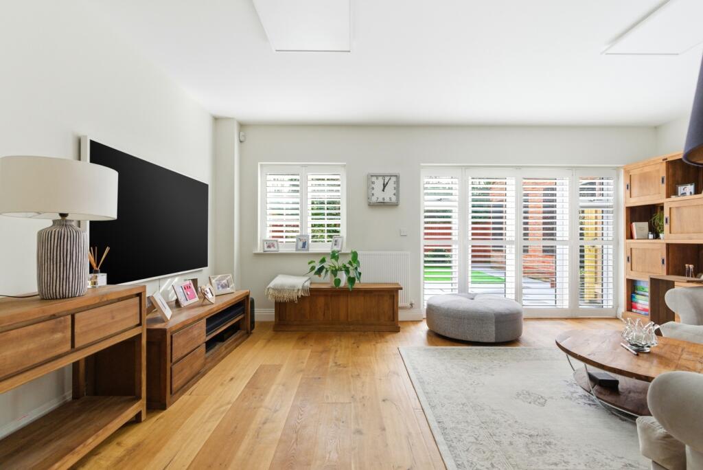 Mortimer Crescent, Kings Park, St. Albans, Hertfordshire, AL3 - View 2