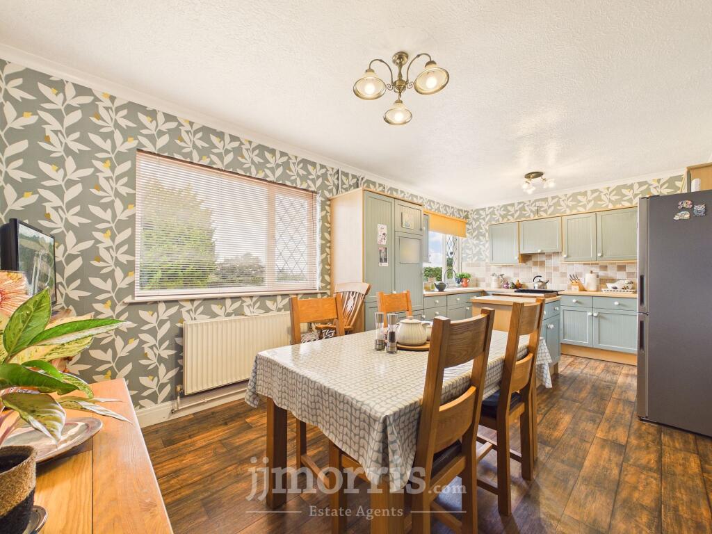 House in Begelly, Kilgetty Begelly - More