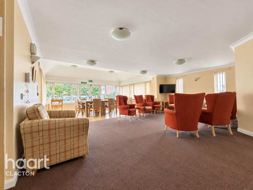 Apartment in Tendring, Essex - View 2