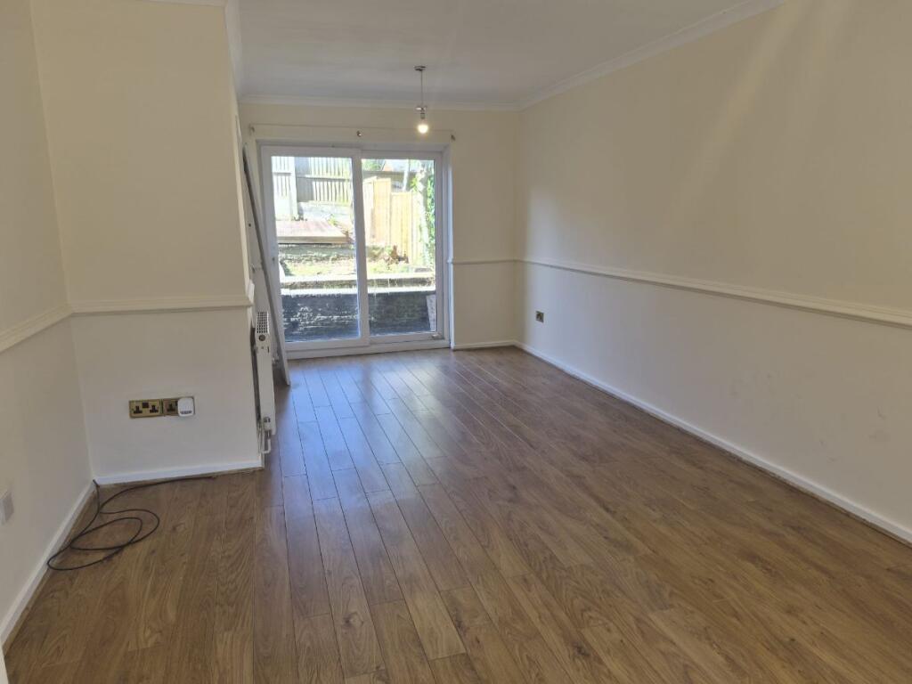 Perry Hill crescent, Oldbury, B68 0AN photo 2