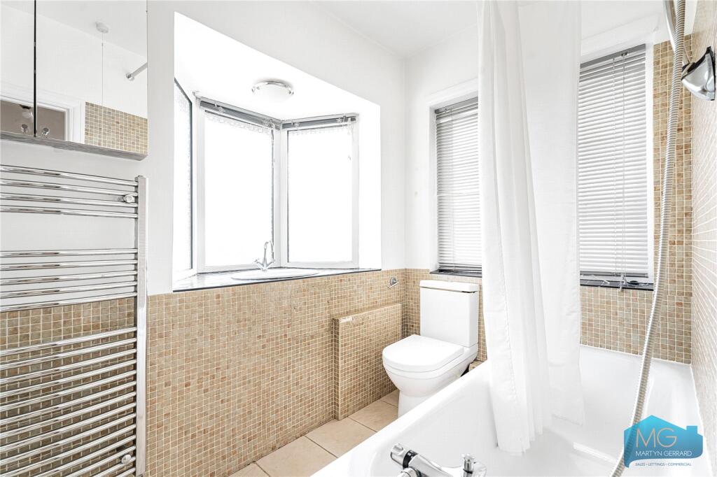 House in London, Friern Barnet - More