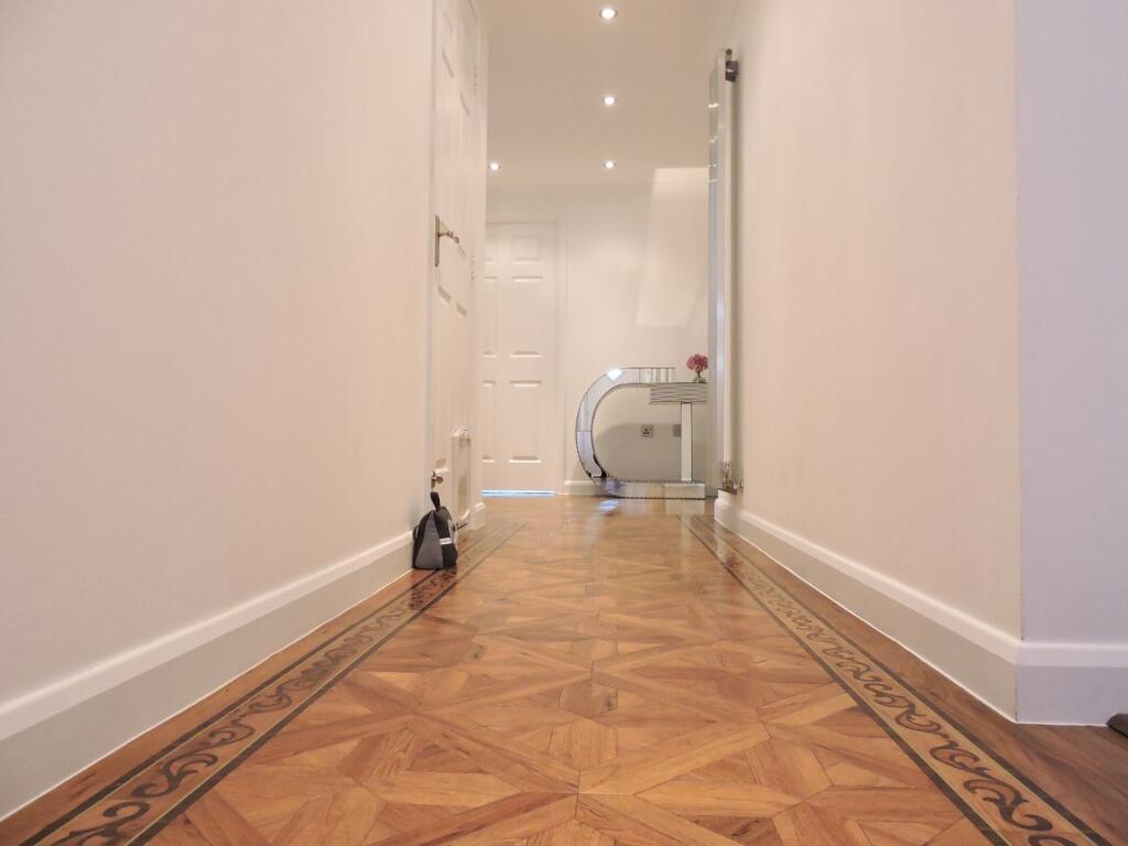 House in Broxbourne, Hertfordshire - More