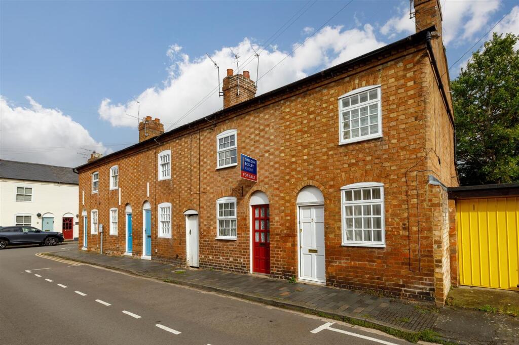 2-bed terraced on Ryland Street, Stratford-Upon-Avon, CV37, £260,000