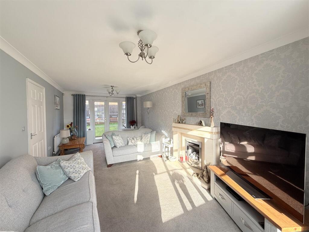 Milne Close, Dukinfield photo 4