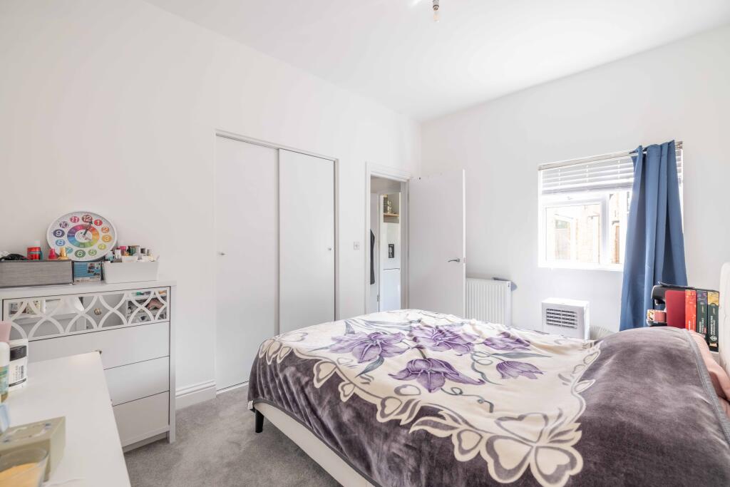 Apartment in Slough - View 4