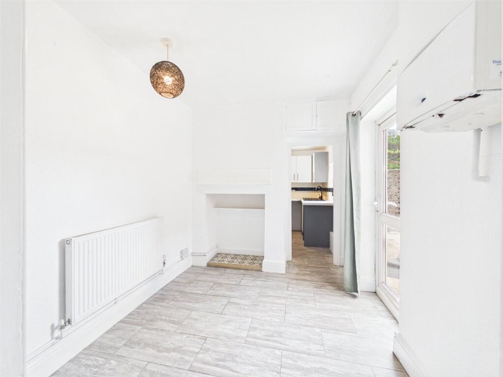 House in Gloucester - View 5