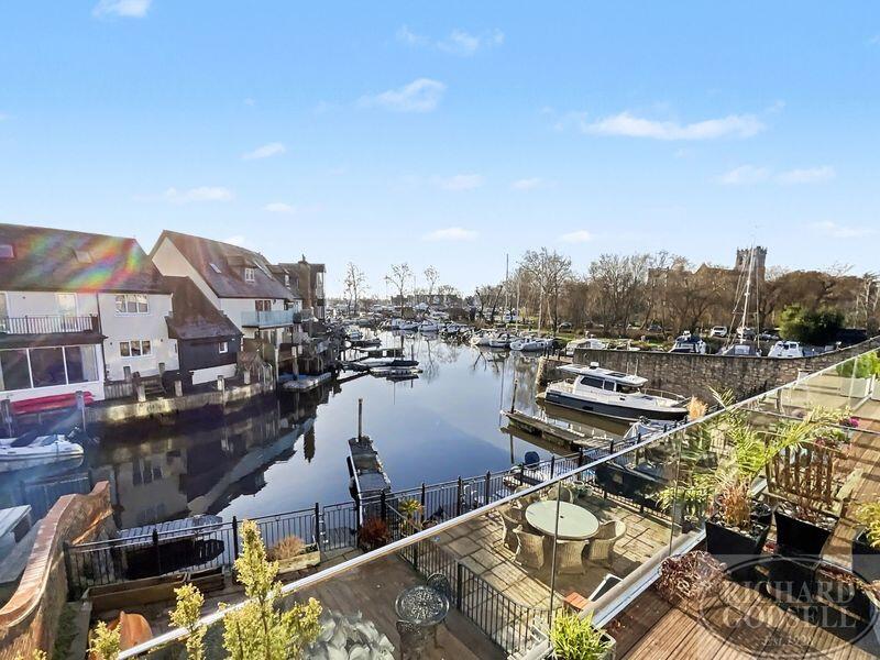 Main image of property: CHRISTCHURCH TOWN CENTRE