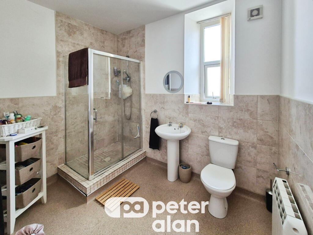 Apartment in Newport - More