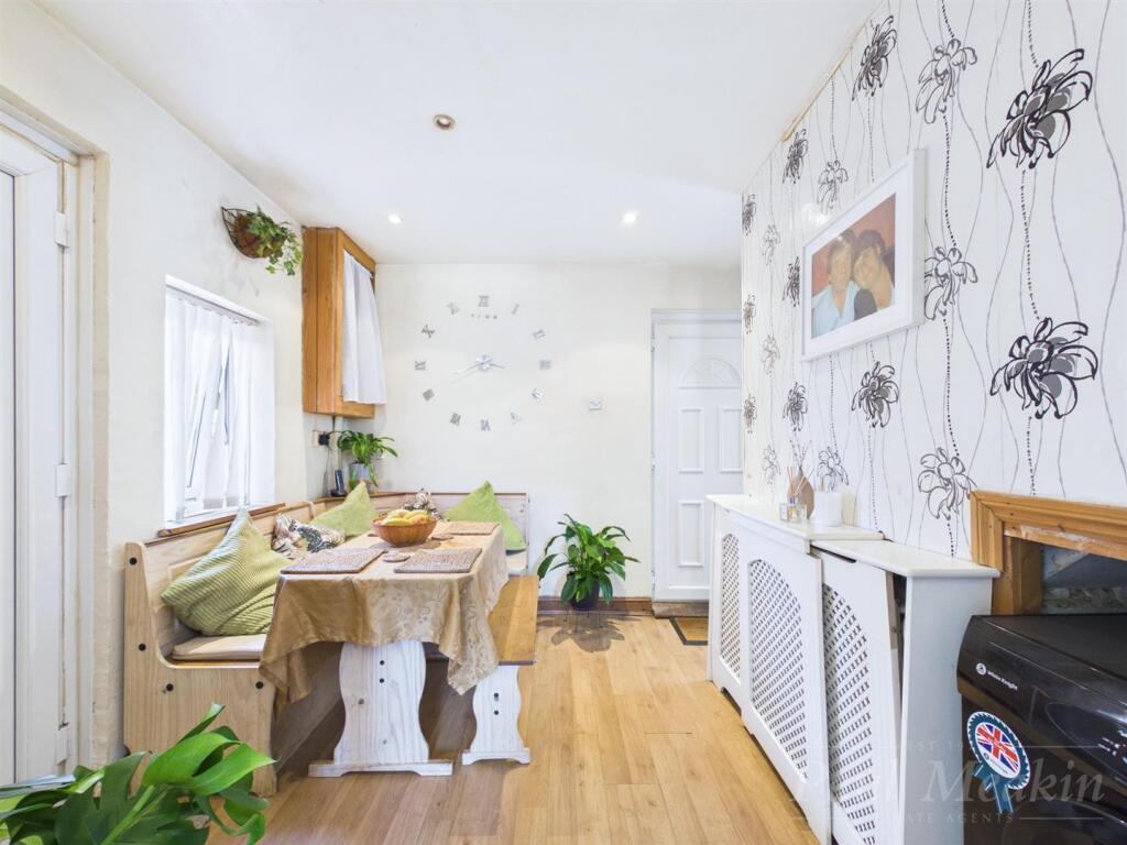 House in Croydon - More