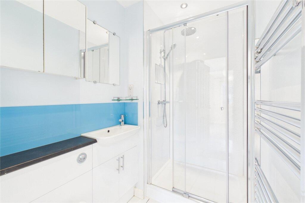 Apartment in Redhill - More