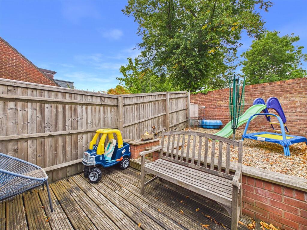 House in Gloucester - View 4
