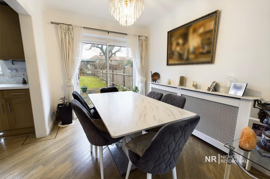 House in London, Royal Borough of Kingston upon Thames - More