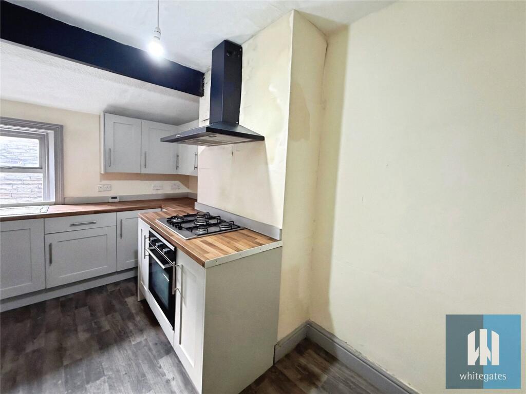 House in Kirklees, Crosland Hill - More