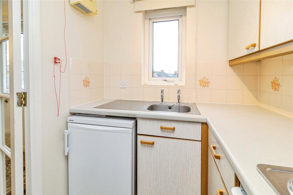 Hamilton Court, Lammas Walk, Leighton Buzzard, Bedfordshire, LU7 - More