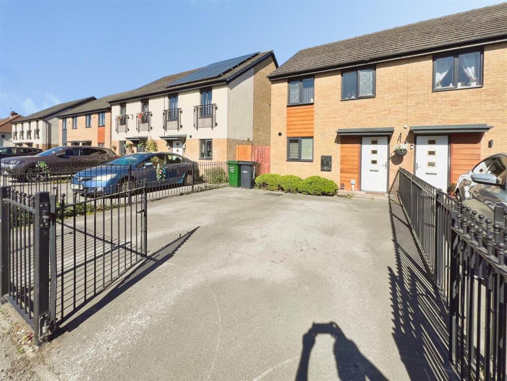 Main image of property: Ranelagh Avenue, Bradford, BD10 0HL