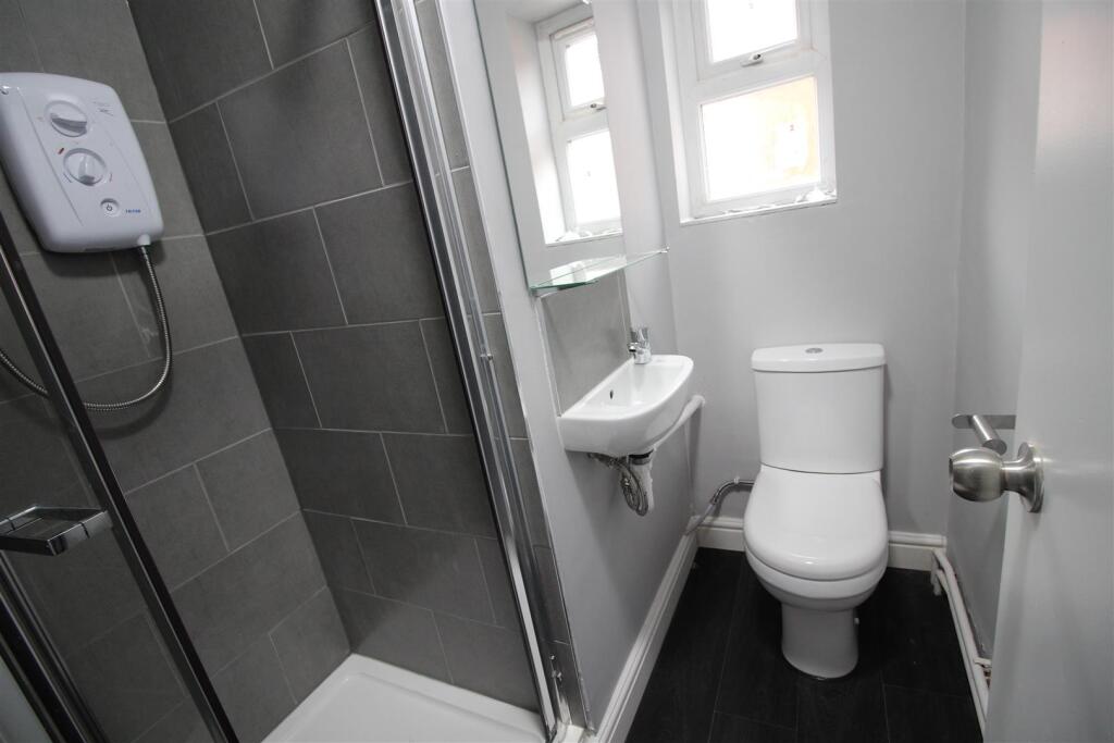 1 bedroom house share for rent