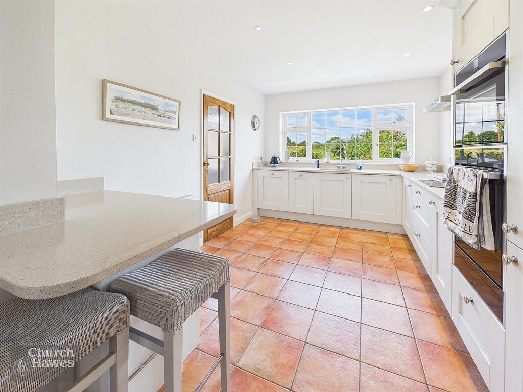 House in Chelmsford, Galleyend, Galleywood - More