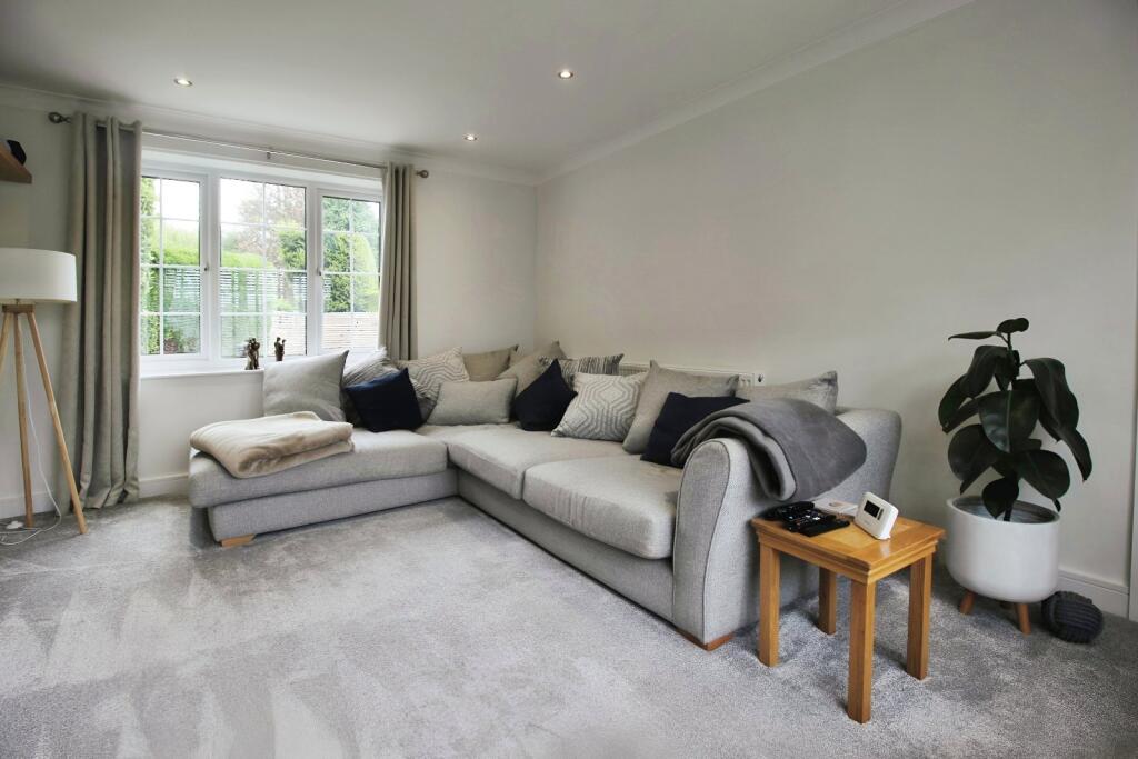 House in Wakefield, Outwood - View 4