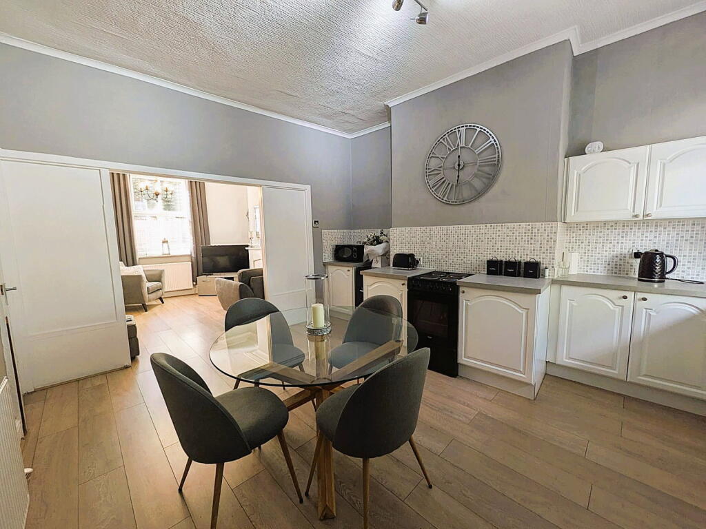 House in Oldham, Greater Manchester - View 5