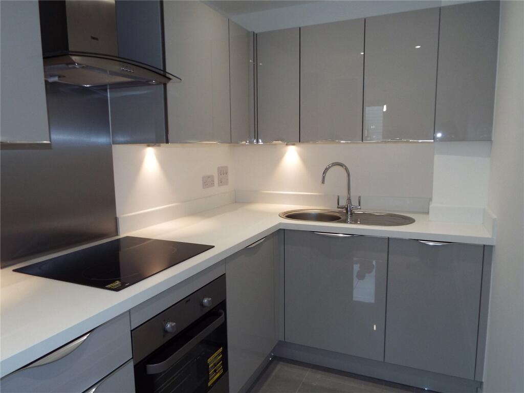 Apartment in Cardiff, Grangetown - View 5