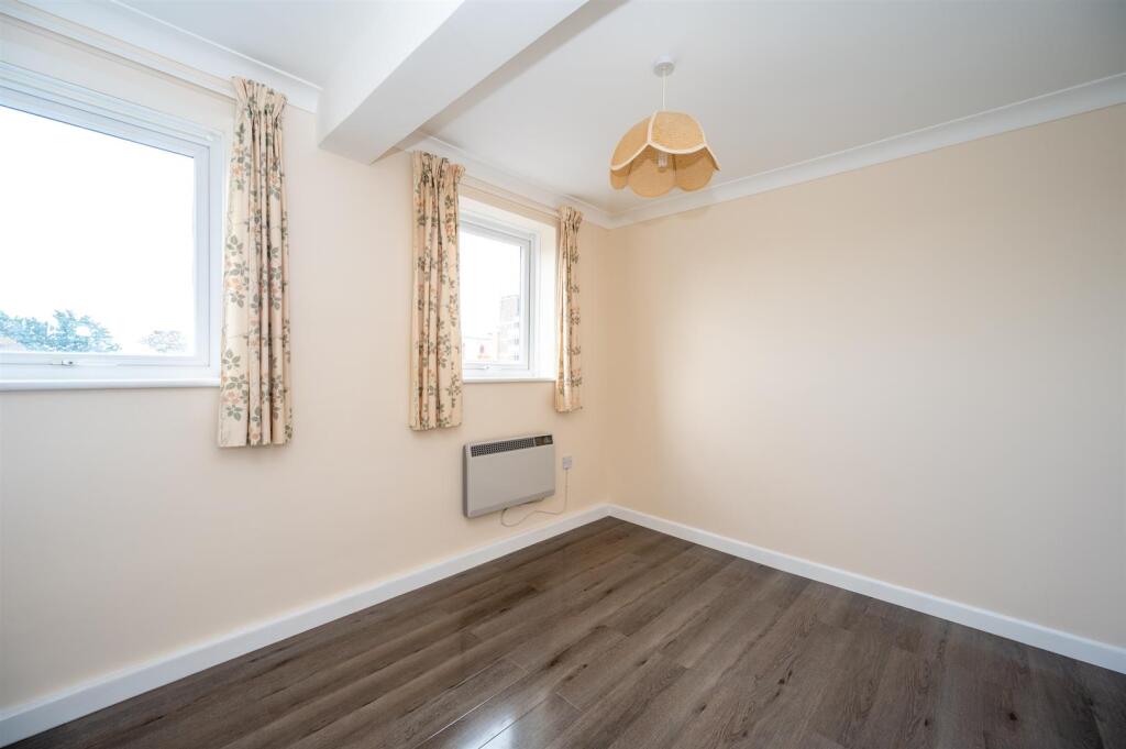Apartment in Havant, Hampshire - View 5