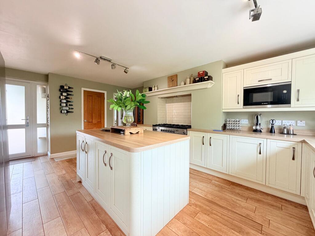 Briars Close, Nuneaton, CV11 photo 4
