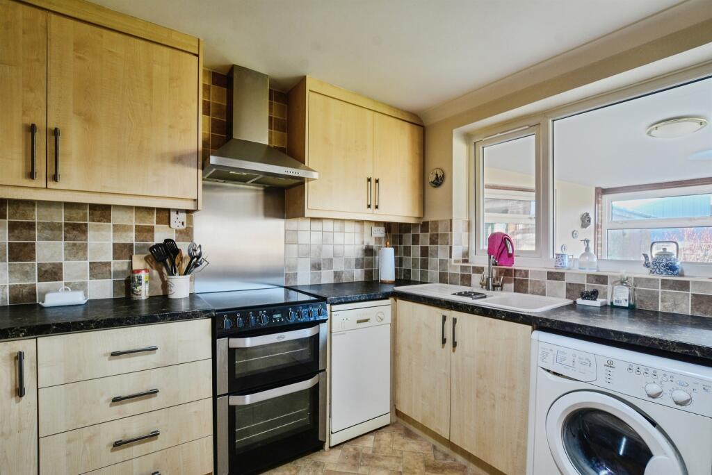 Buckingham Drive, Chapel St. Leonards, Skegness photo 4