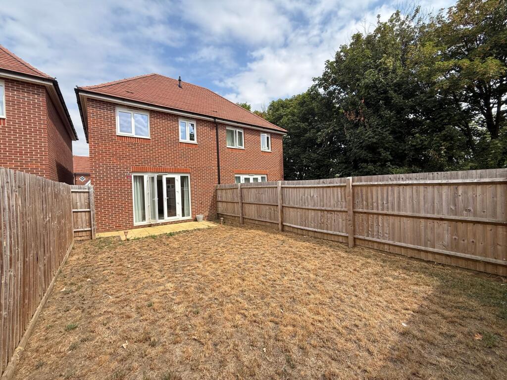 House in Luton - View 4