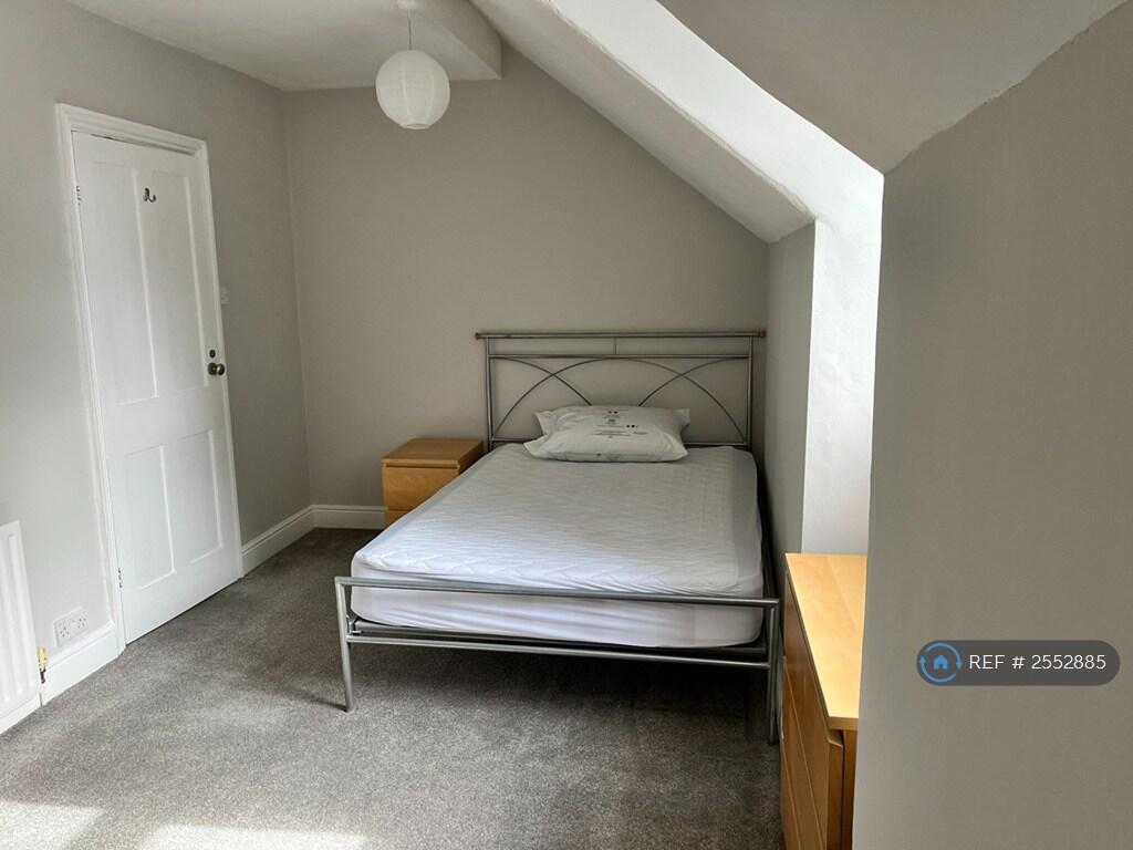 Apartment in Sheffield, Broomfield, Broomhall - More