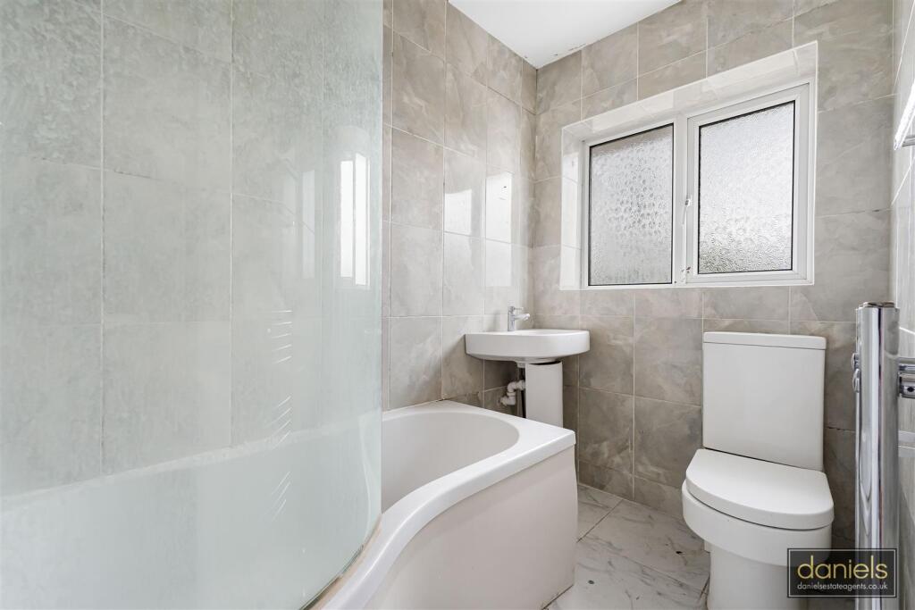 House in London, Sudbury - View 3