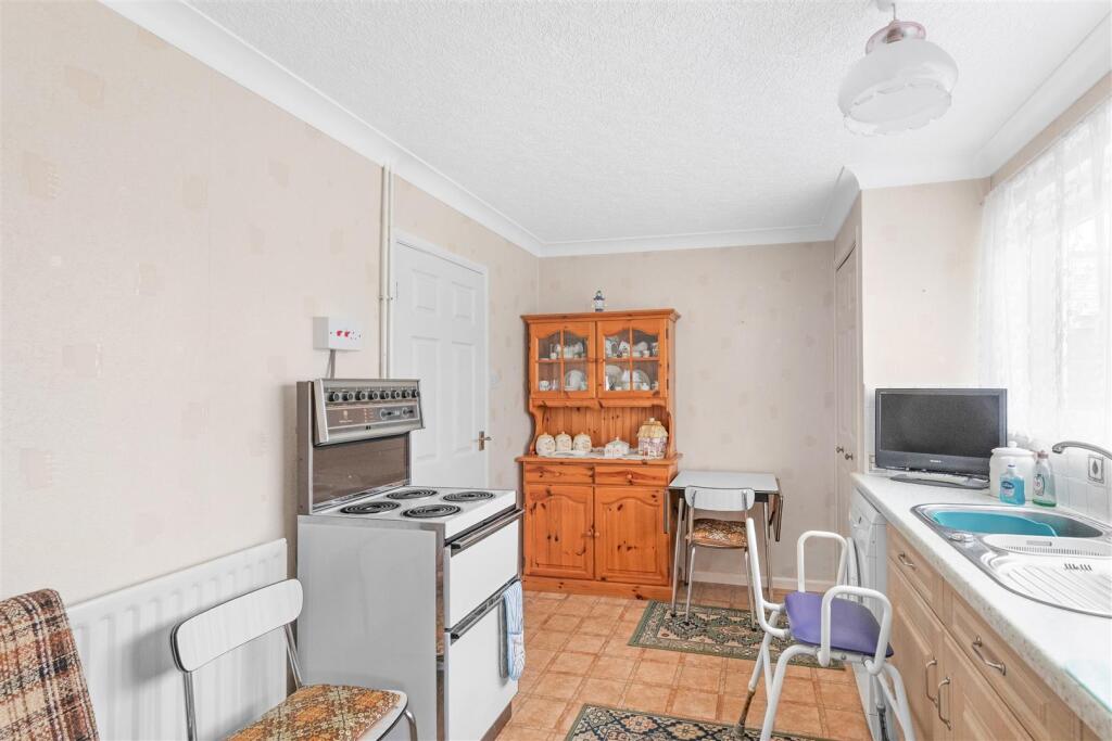 House in Kettering, Stanion - More