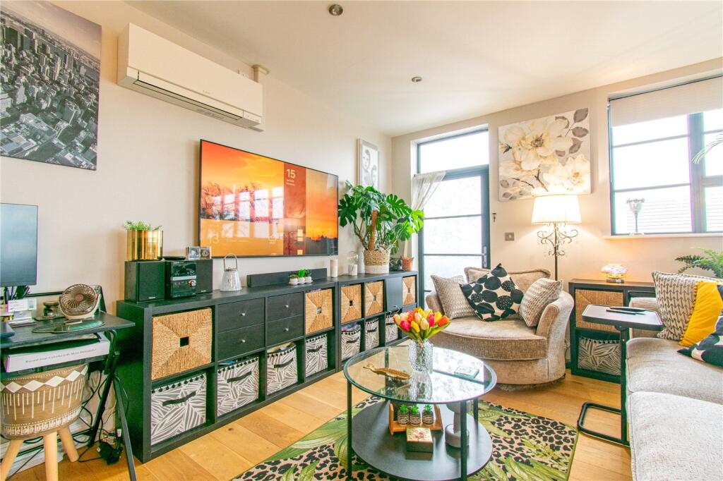Apartment in Newbury, West Berkshire - View 3