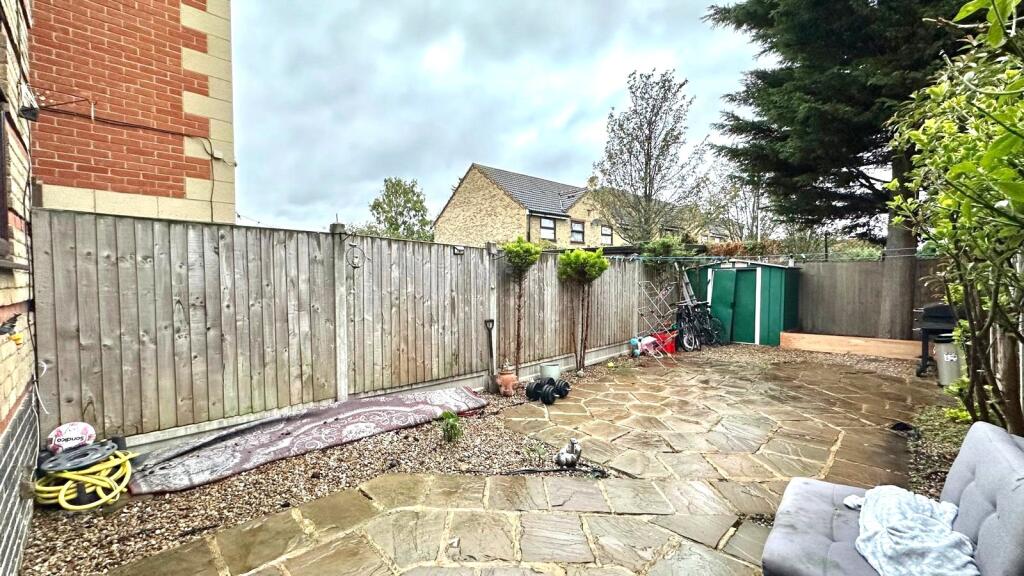 Nightingale Way, London, E6 photo 3