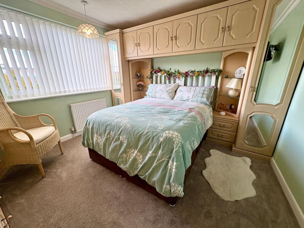 House in Whetstone - View 5