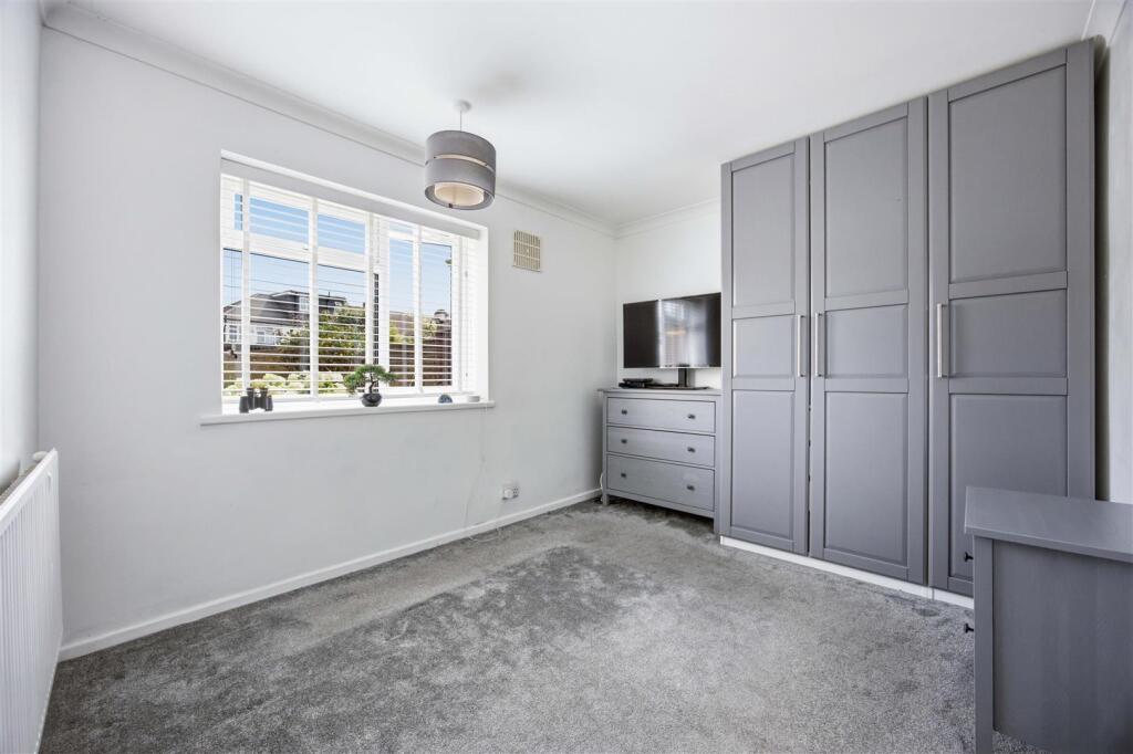 Apartment in Southall - More