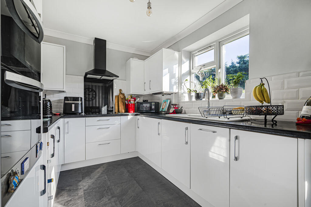 House in Orpington, Scadbury, St Paul's Cray - View 4