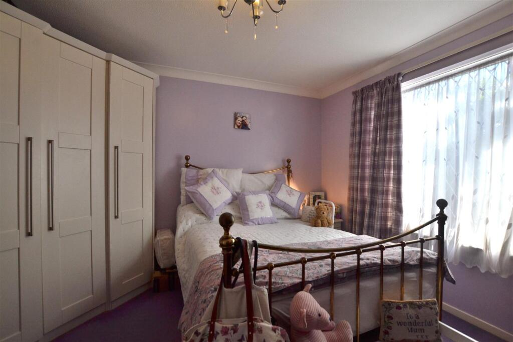 Apartment in Surrey Heath, Surrey - View 5