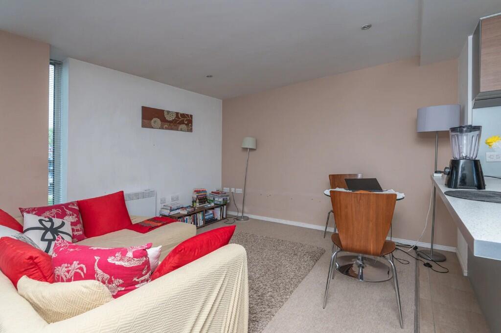 Apartment in Leeds, West Yorkshire - View 2