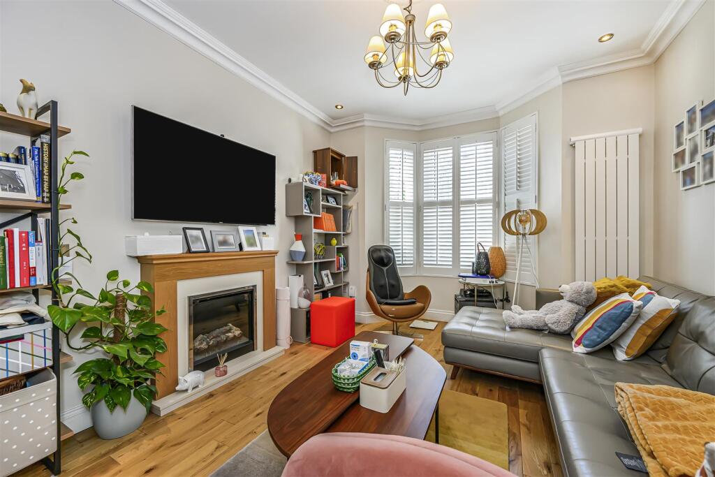 House in London, Leyton - More