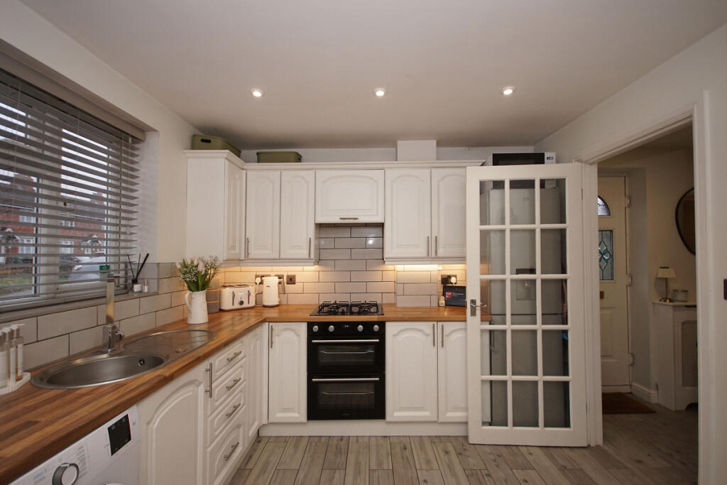 The Leys, Gloucestershire, GL13 photo 2