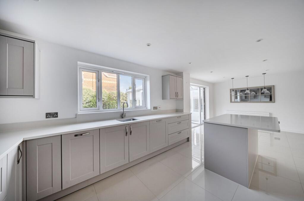 Beacon Drive, Selsey, PO20 photo 5
