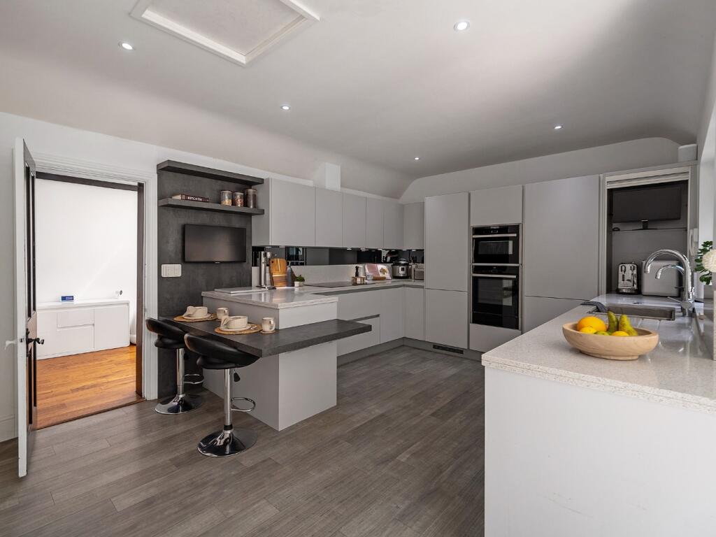 House in Brentwood, Essex - View 5