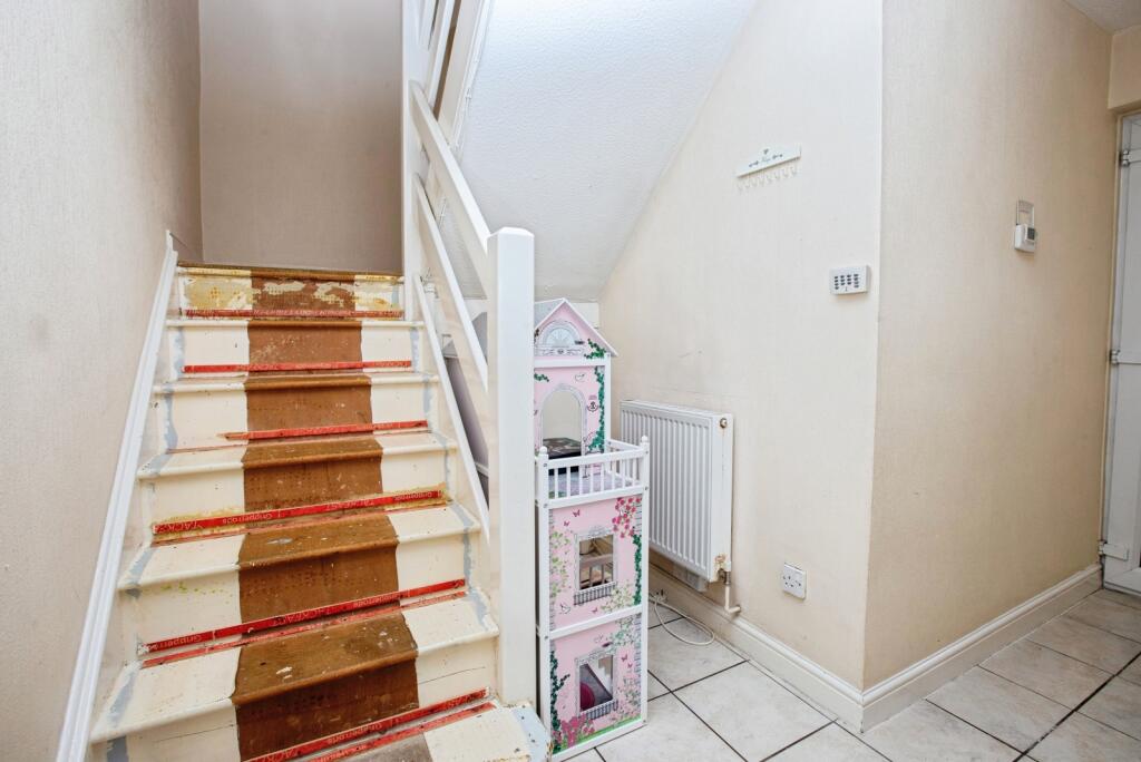 House in Mansfield, Nottinghamshire - View 5