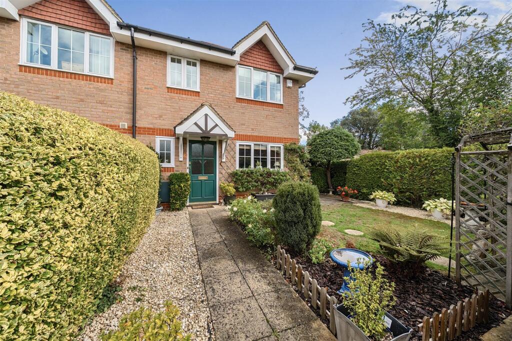 Main image of property: Farnesdown Drive, Wokingham, Berkshire, RG41 1LD