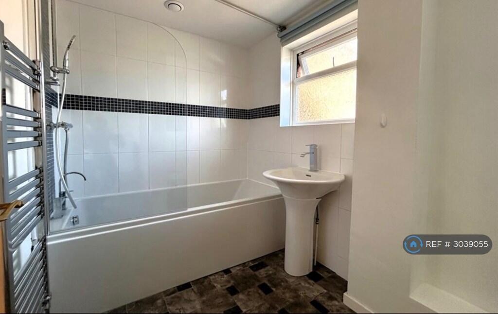 House in Marlow, Buckinghamshire - More